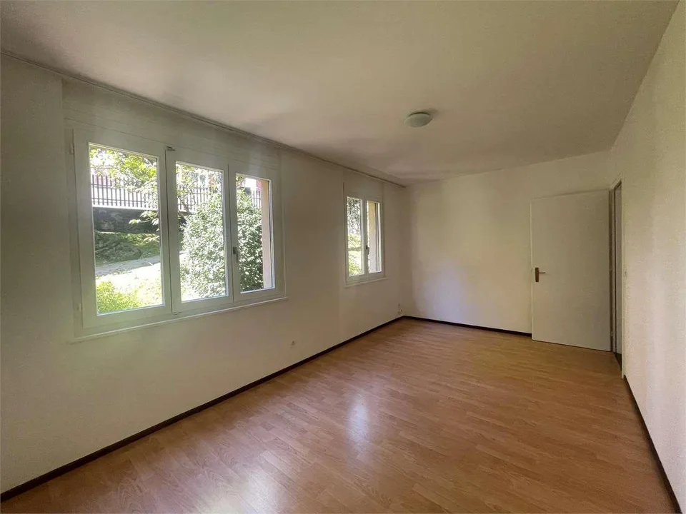 Bright 3.5-room apartment in Gentilino with large covered terrace and view