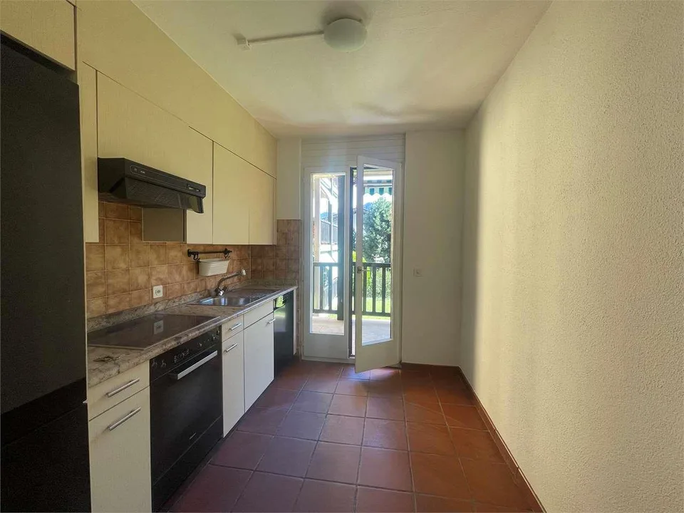 Bright 3.5-room apartment in Gentilino with large covered terrace and view