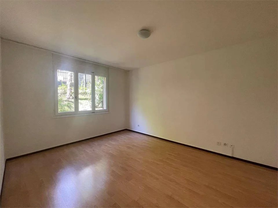 Bright 3.5-room apartment in Gentilino with large covered terrace and view