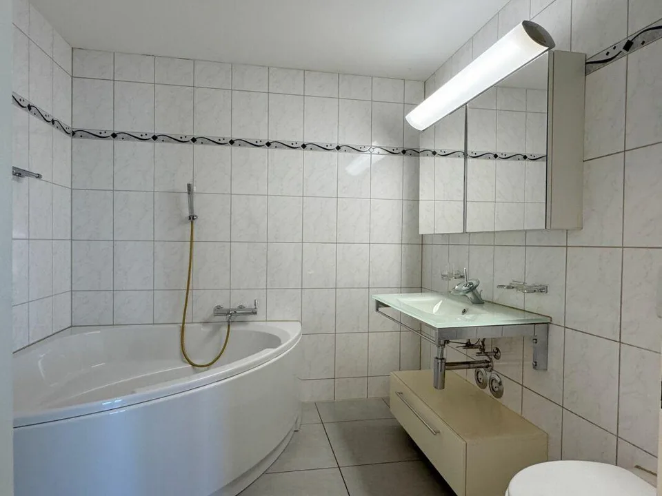 4. 5 Zi Wohnung mit viel Potenzial und unverbaubarer Weitsicht