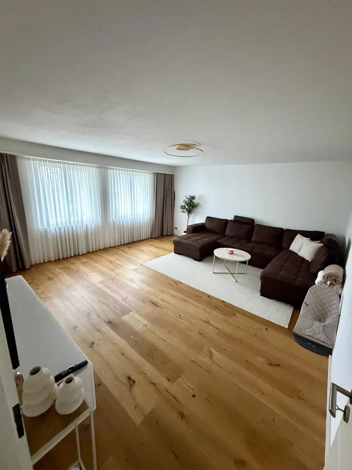 Stilvoll sanierte 3.5-Zimmer mit Whirlpoolbadewanne,