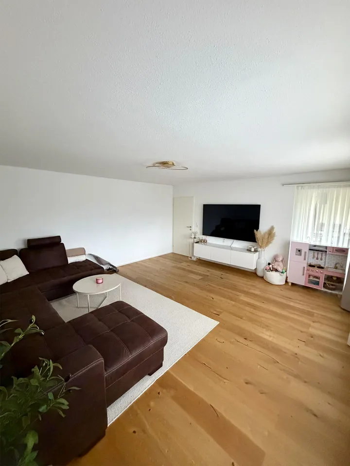 Stilvoll sanierte 3.5-Zimmer mit Whirlpoolbadewanne,
