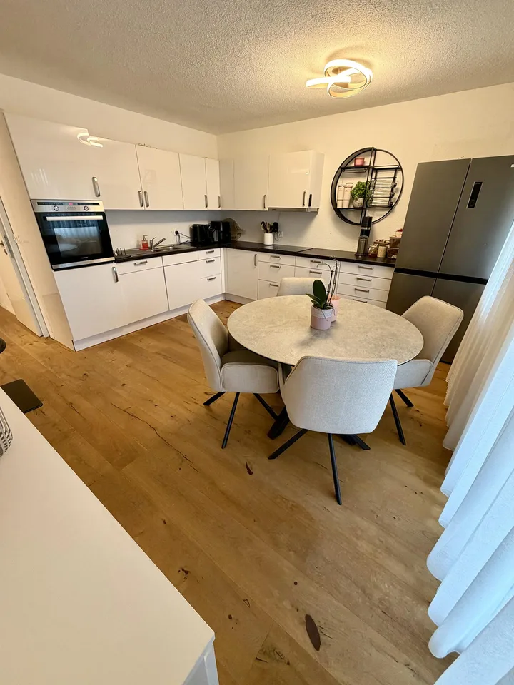 Stilvoll sanierte 3.5-Zimmer mit Whirlpoolbadewanne,