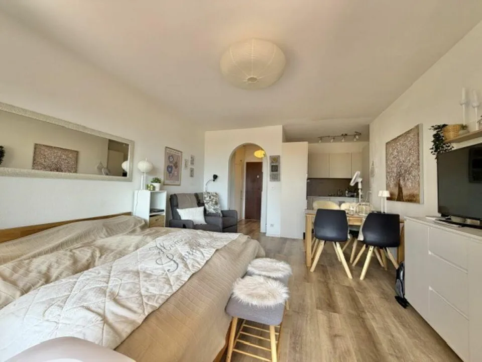 ZU VERKAUFEN IN MURALTO - helle 1.5 Zimmerwohnung mit Seesicht