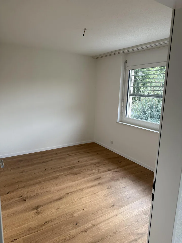 4.5 Zimmer Etagenwohnung mit grossem Balkon, zentrumsnahe Lage – foto 8 di 10