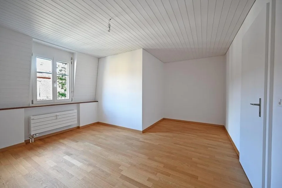 Sanierte Altbau-Dachwohnung mit Charme in der beliebten Länggasse