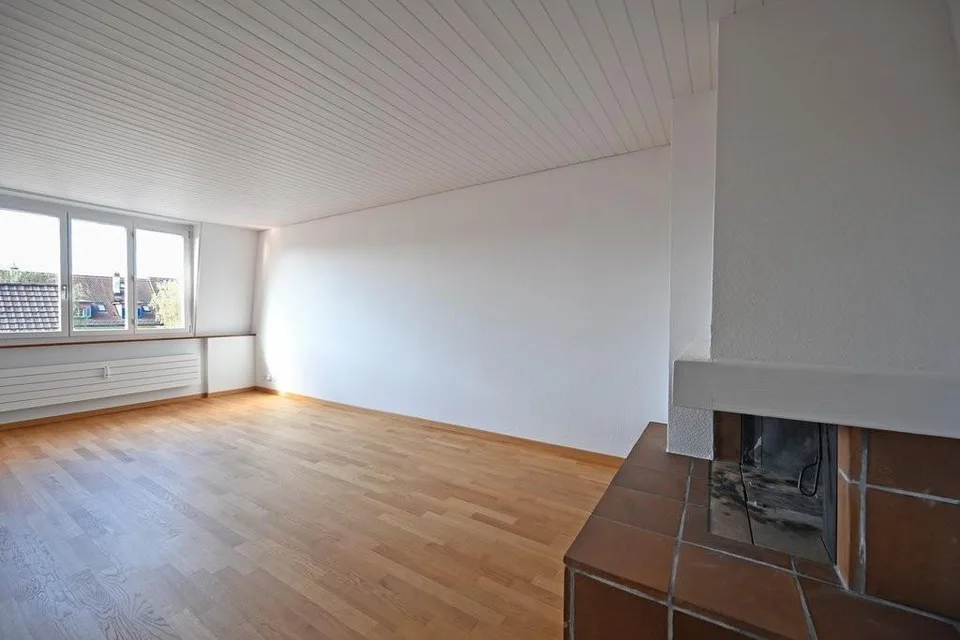 Sanierte Altbau-Dachwohnung mit Charme in der beliebten Länggasse