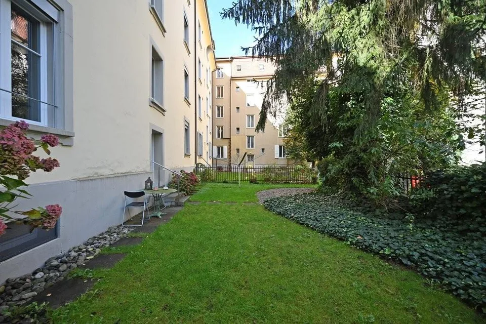 Sanierte Altbau-Dachwohnung mit Charme in der beliebten Länggasse