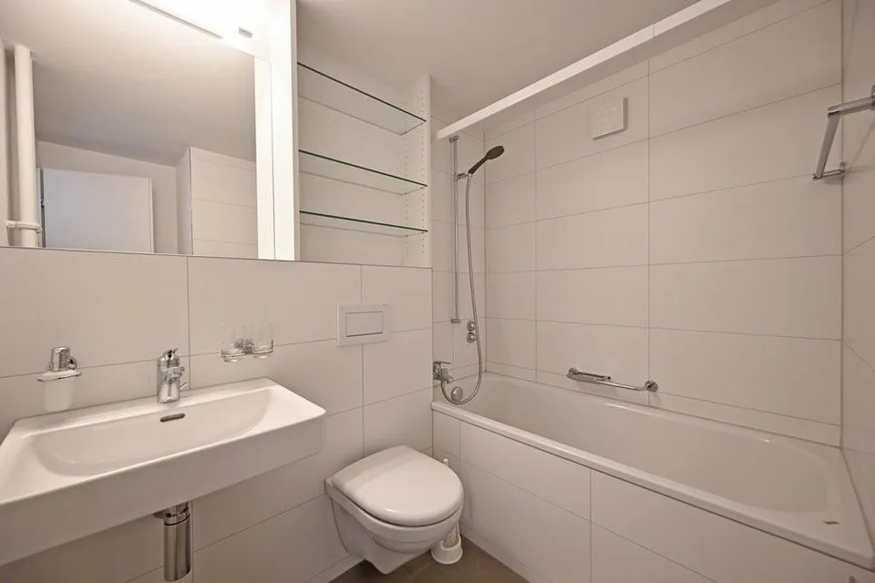 Sanierte Altbau-Dachwohnung mit Charme in der beliebten Länggasse
