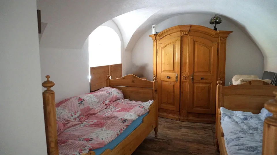 Felsberg - 4½-Zimmer-EFH mit Schopfanbau und sep. Wiesland