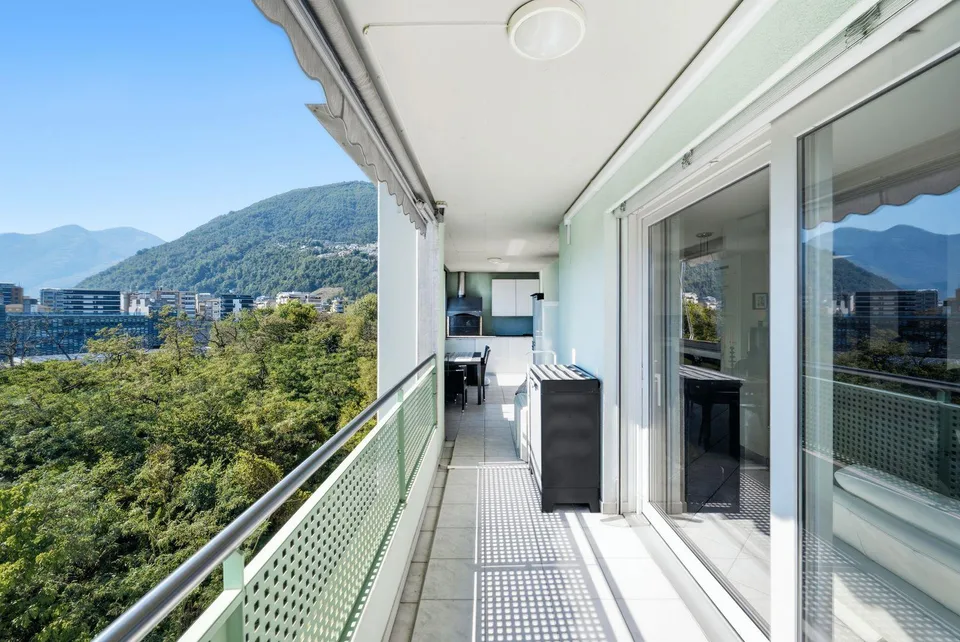 Appartamento 5,5 locali con vista sul verde | 5.5-Zimmer-Wohnung mi...