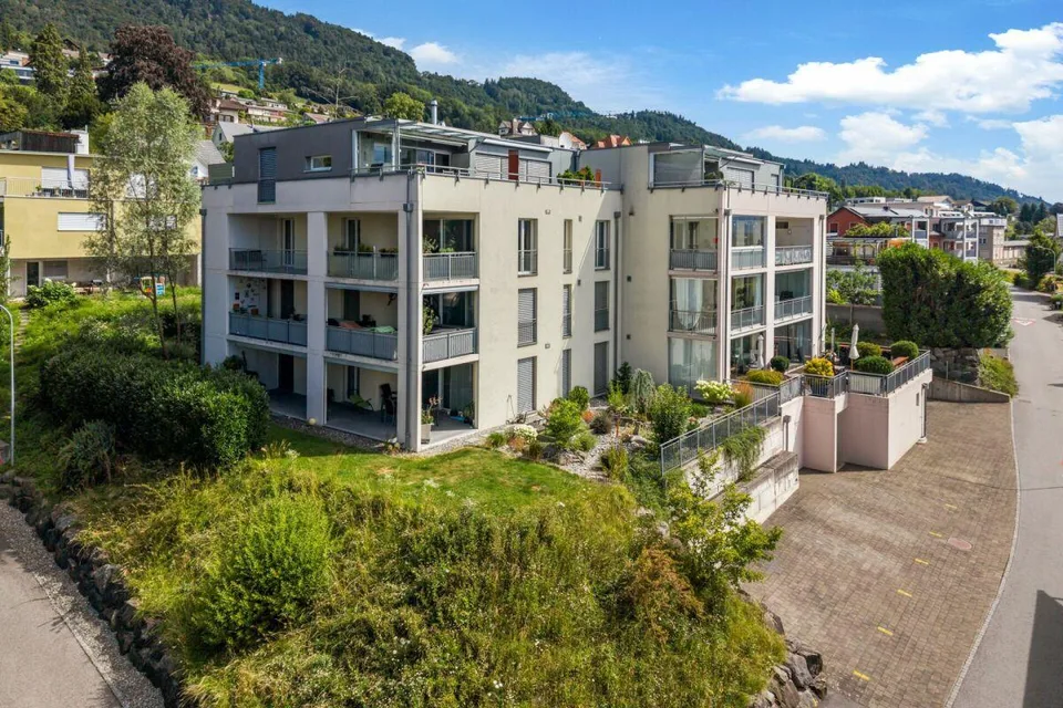 Attraktive 4.5-Zimmer-Wohnung mit grosszügiger Terrasse, Garage und...