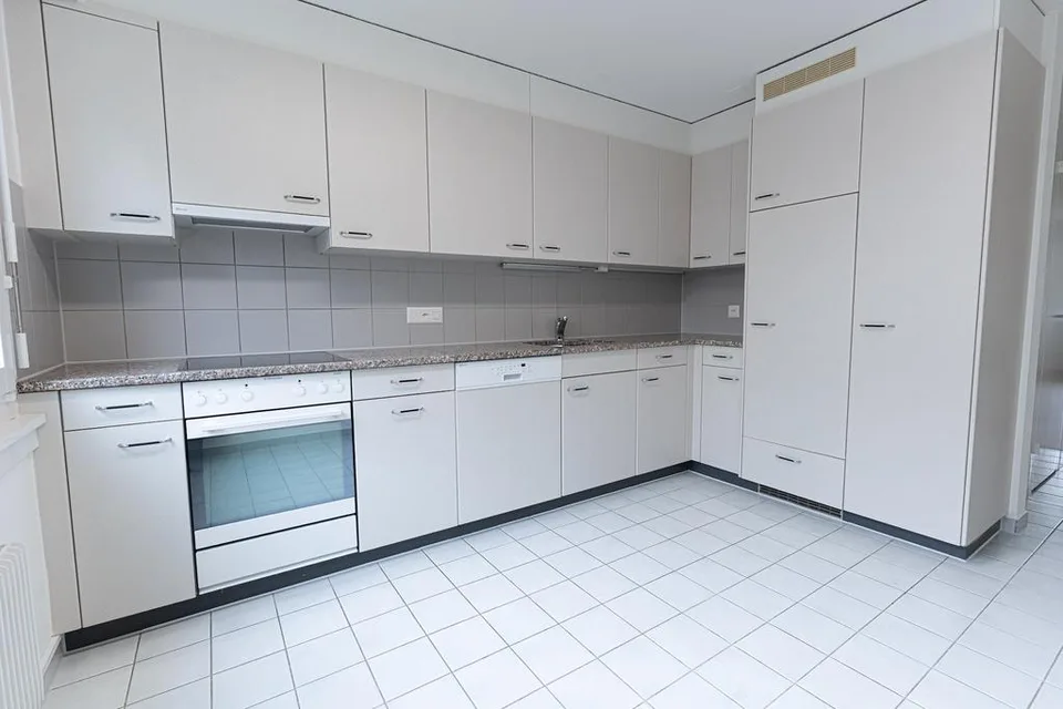 Geräumige 3-Zimmerwohnung mit Sicht auf die Aare zu vermieten