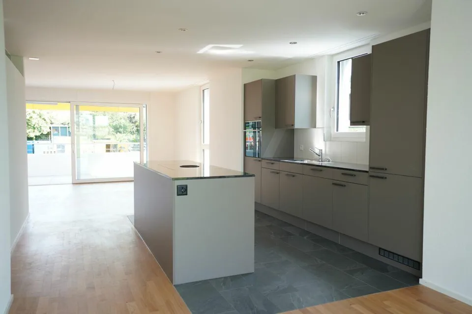 Moderne 4.5-Zimmerwohnung mit attraktivem Sitzplatz an ruhiger Lage