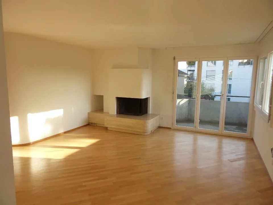 Ruhige 2.5-Zimmerwohnung mit Cheminée und Balkon