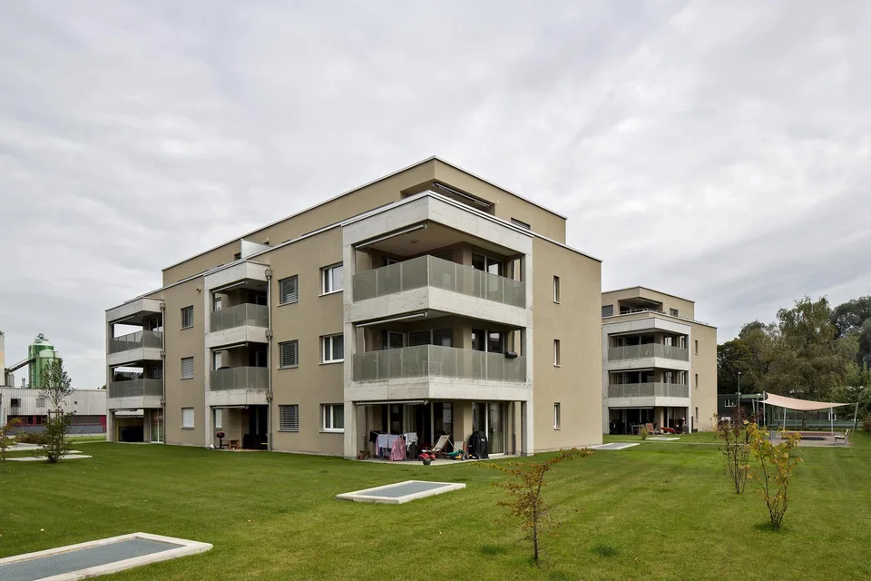 Tiefgaragenplätze in moderner Überbauung