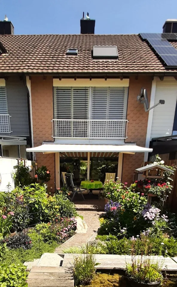 Praktisches Haus im Familienquartier
