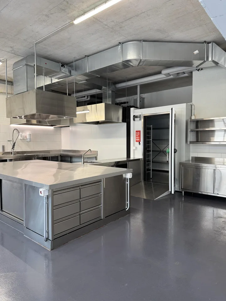 Betriebsbereite Gastrofläche im Neubau