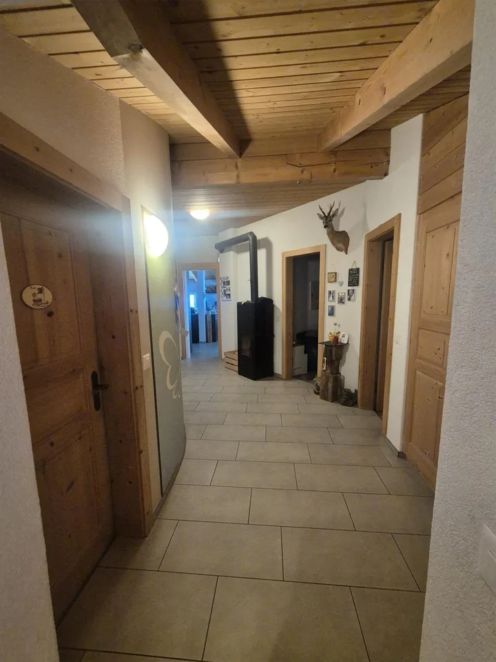 Charmante 5.5-Zimmer-Dachwohnung in sonnenverwöhnter Lage im Domleschg