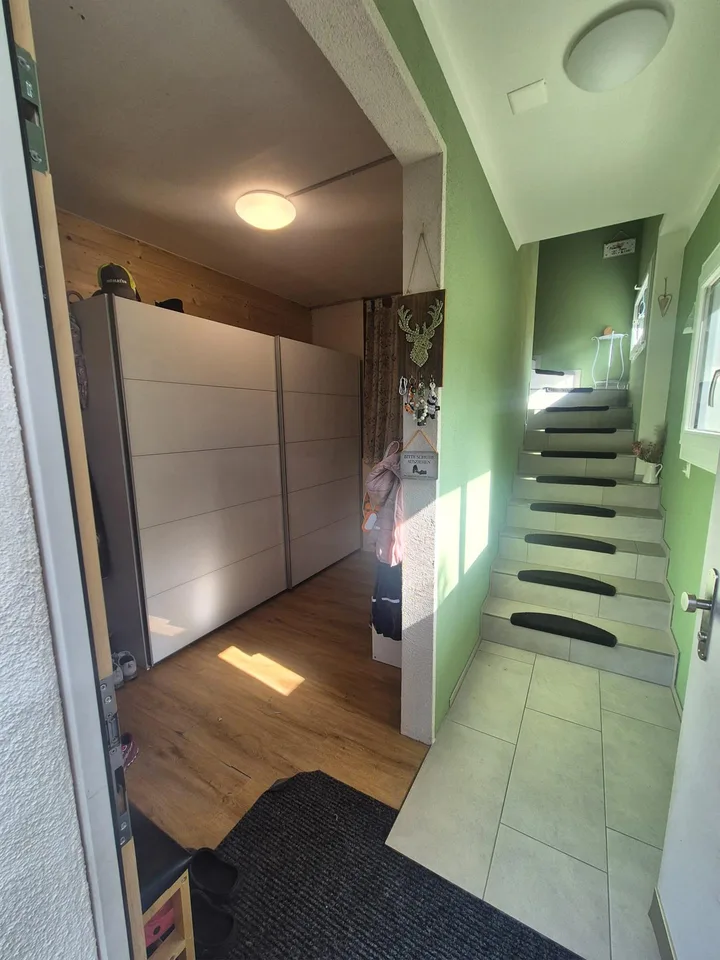 Charmante 5.5-Zimmer-Dachwohnung in sonnenverwöhnter Lage im Domleschg