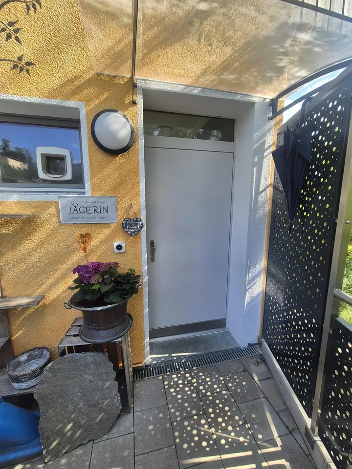 Charmante 5.5-Zimmer-Dachwohnung in sonnenverwöhnter Lage im Domleschg