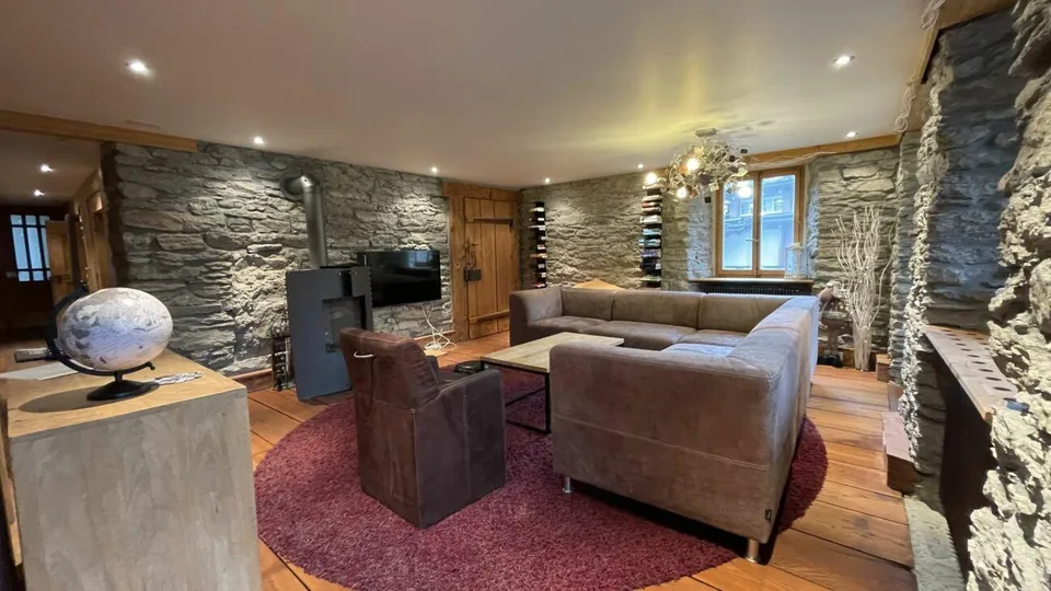 Im Zentrum von Saas-Fee luxuriöse Maisonettewohnung.