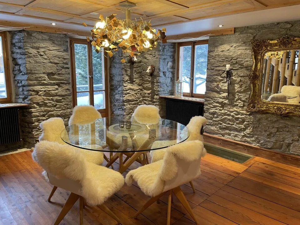 Im Zentrum von Saas-Fee luxuriöse Maisonettewohnung.