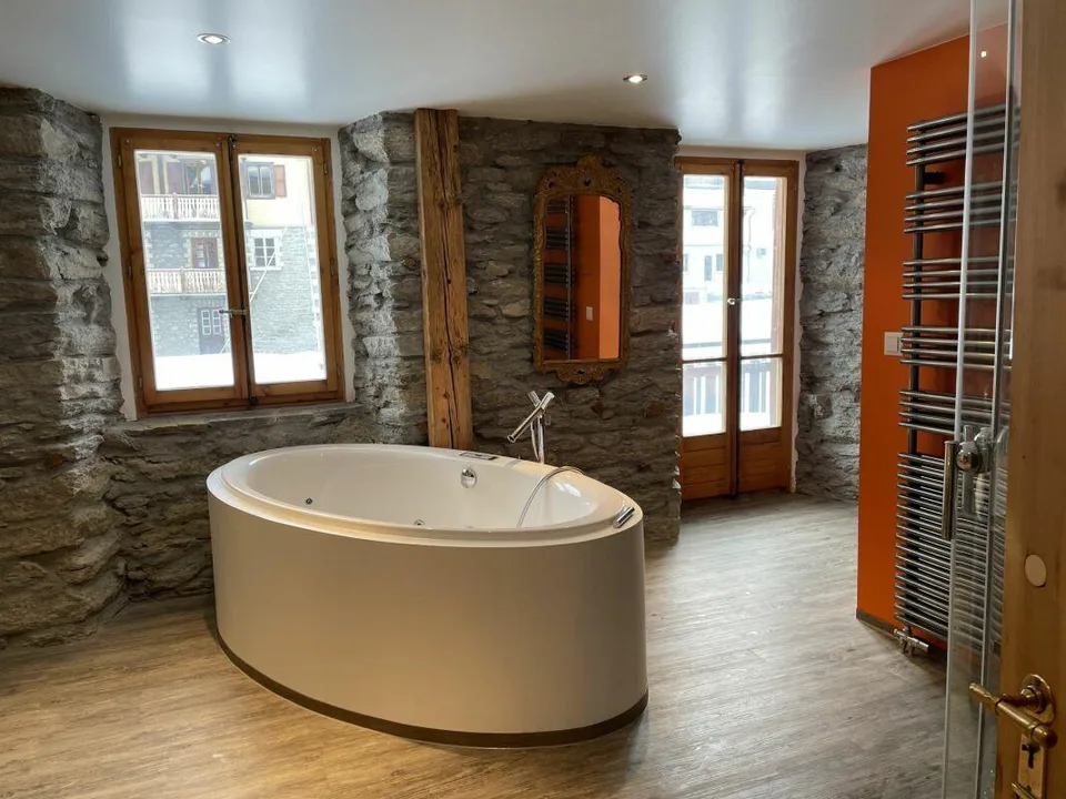 Im Zentrum von Saas-Fee luxuriöse Maisonettewohnung.