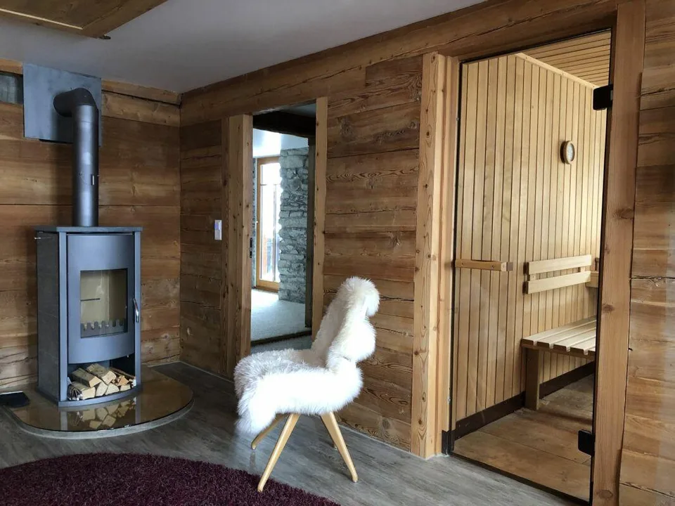 Im Zentrum von Saas-Fee luxuriöse Maisonettewohnung. – Foto 12 von 14