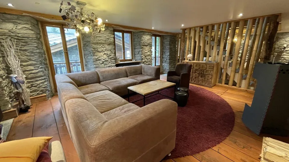 Im Zentrum von Saas-Fee luxuriöse Maisonettewohnung.