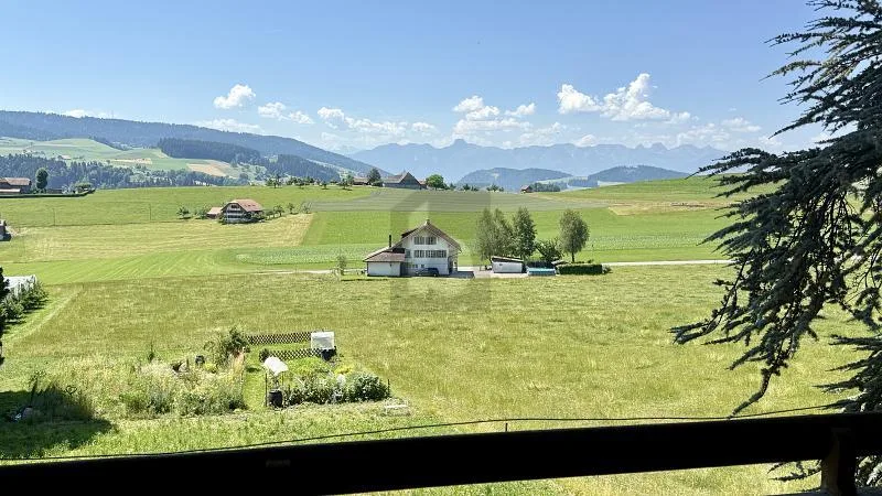 HEIMELIG IM GRÜNEN MIT GROSSEM GARTENSITZPLATZ