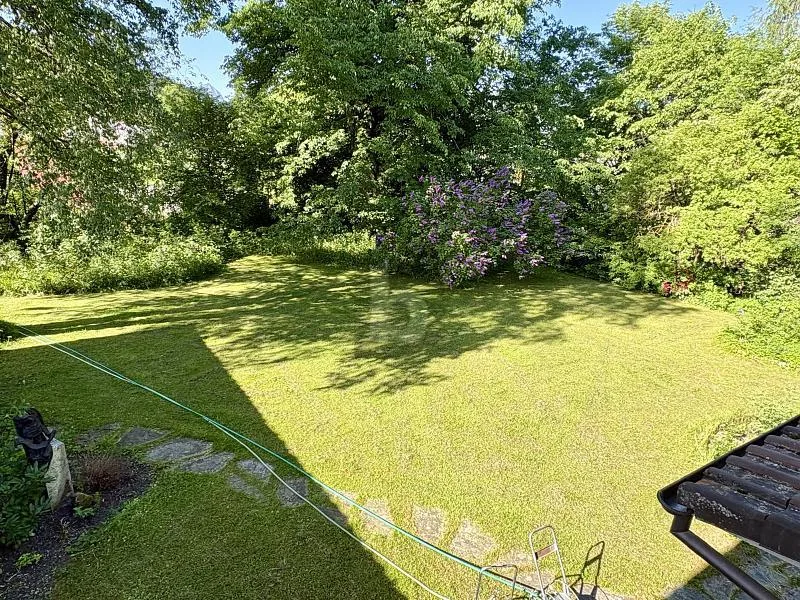 RUHIG UND SONNIG MIT GROSSEM GARTEN