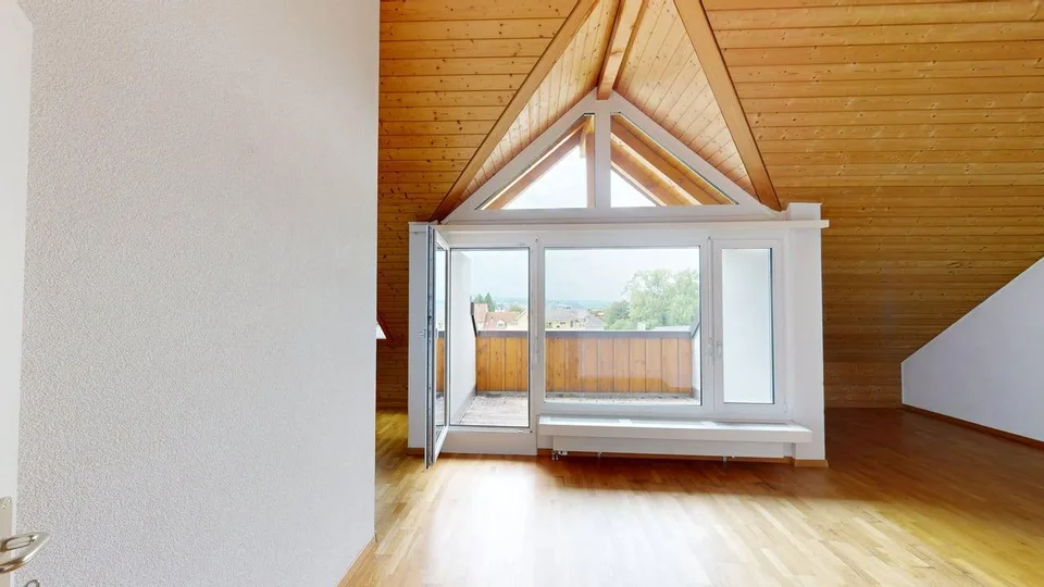 schöne, helle Dachwohnung