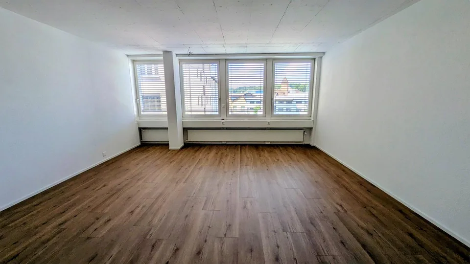 VIEL PLATZ FÜR IHRE IDEEN! Frisch sanierte Gewerbefläche (185 m²)