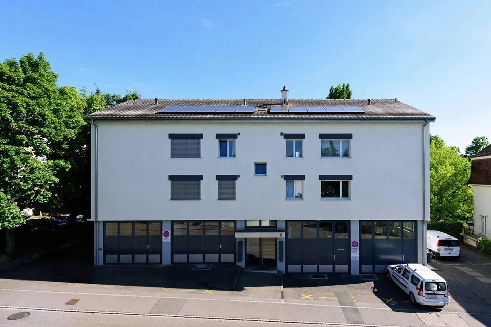 Charmante Dachwohnung an idealer Lage