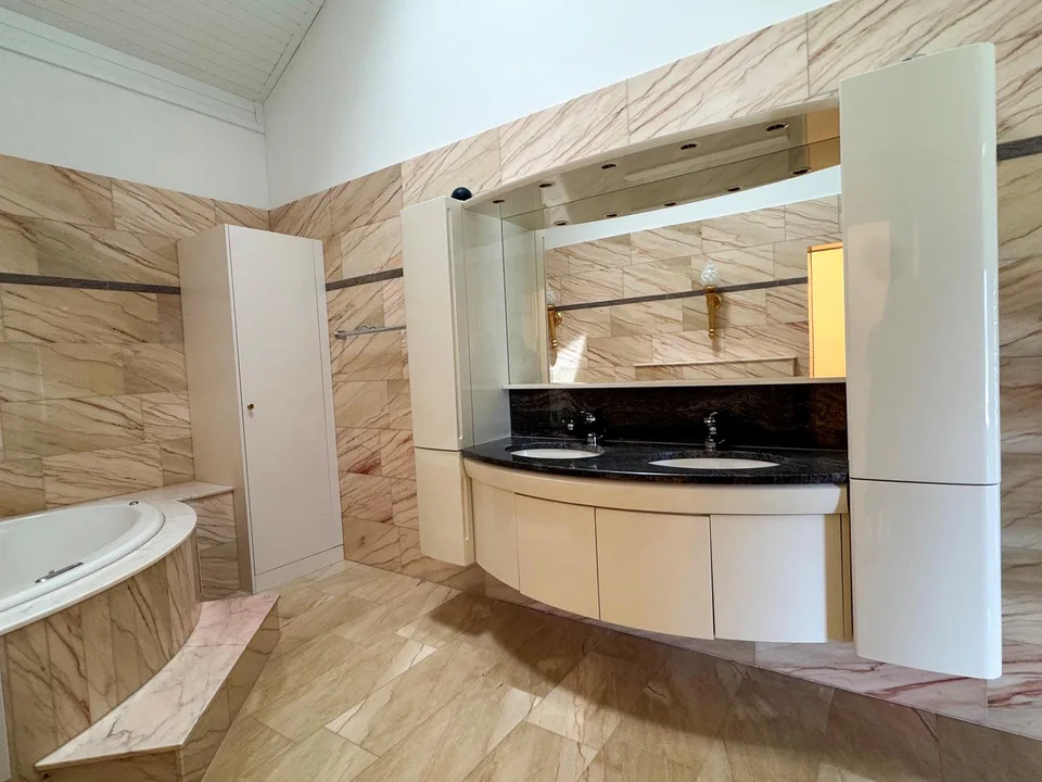 Exklusive 4½-Zimmer-Dachwohnung mit 185m2 Wohnfläche