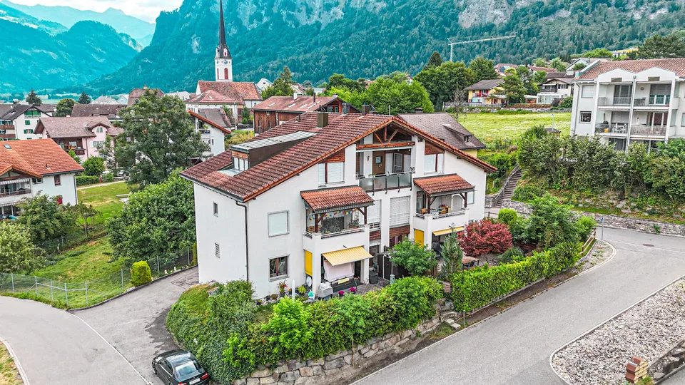 helle Wohnung mit Bergpanorama an attraktiver Lage