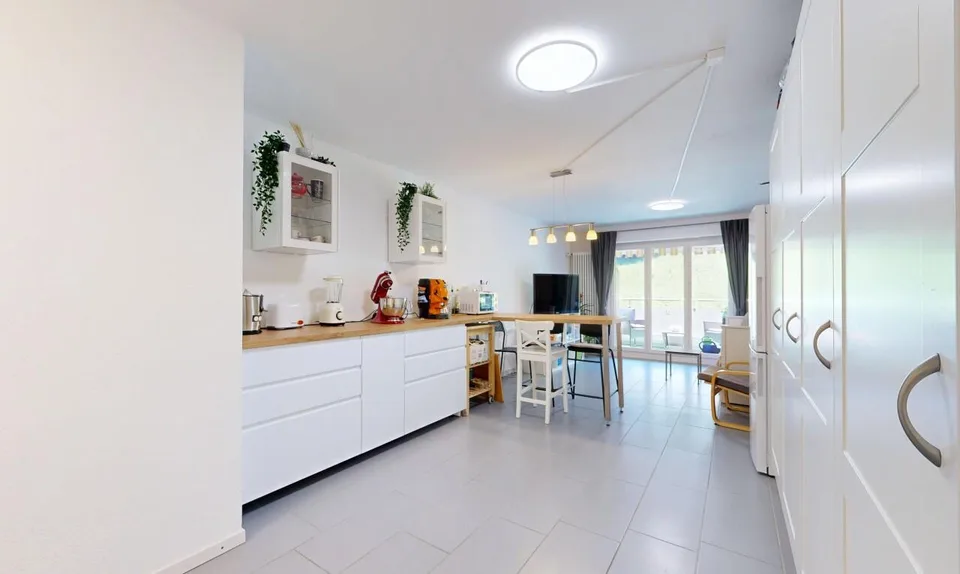 Charming 2.5-room apartment with balcony and 2 bathrooms – photo 10 of 20