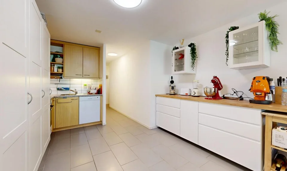 Charming 2.5-room apartment with balcony and 2 bathrooms – photo 9 of 20