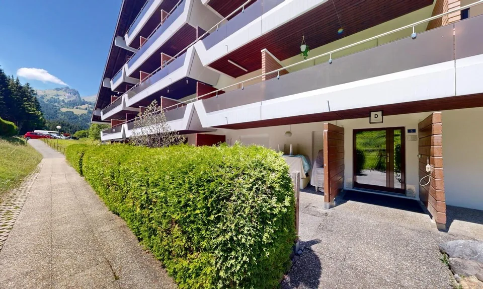 Charmant appartement de 2.5 pièces avec balcon et 2 salles d'eau