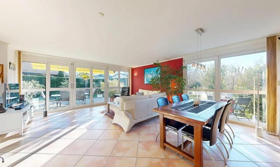 Familienvilla mit angelegtem Garten und Jacuzzi in Founex