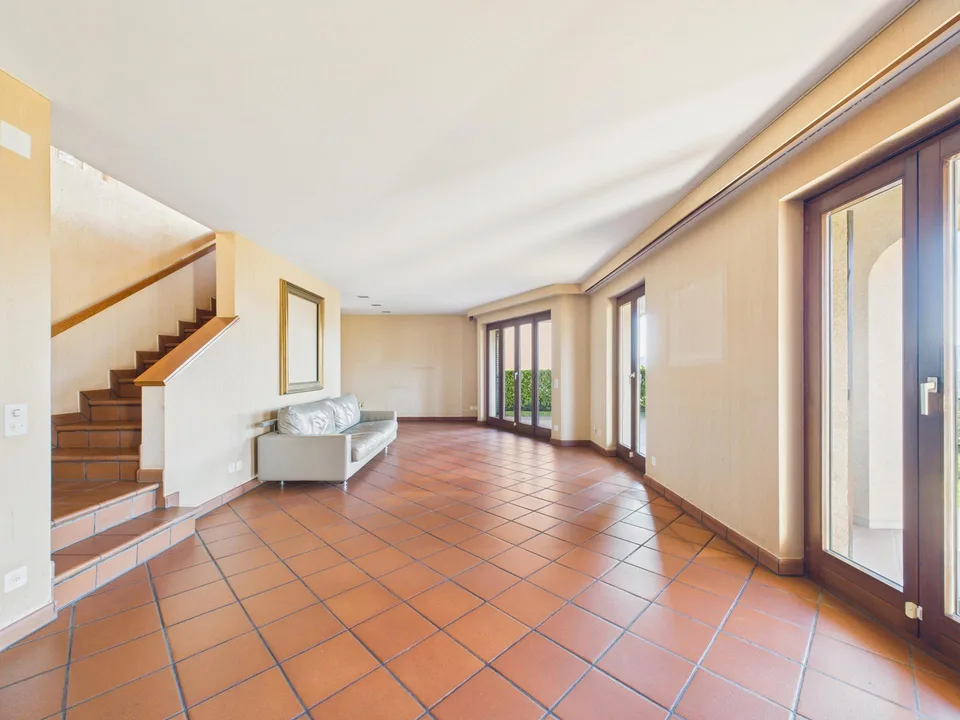 Spaziosa villa 6.5 locali con giardino a Davesco-Soragno