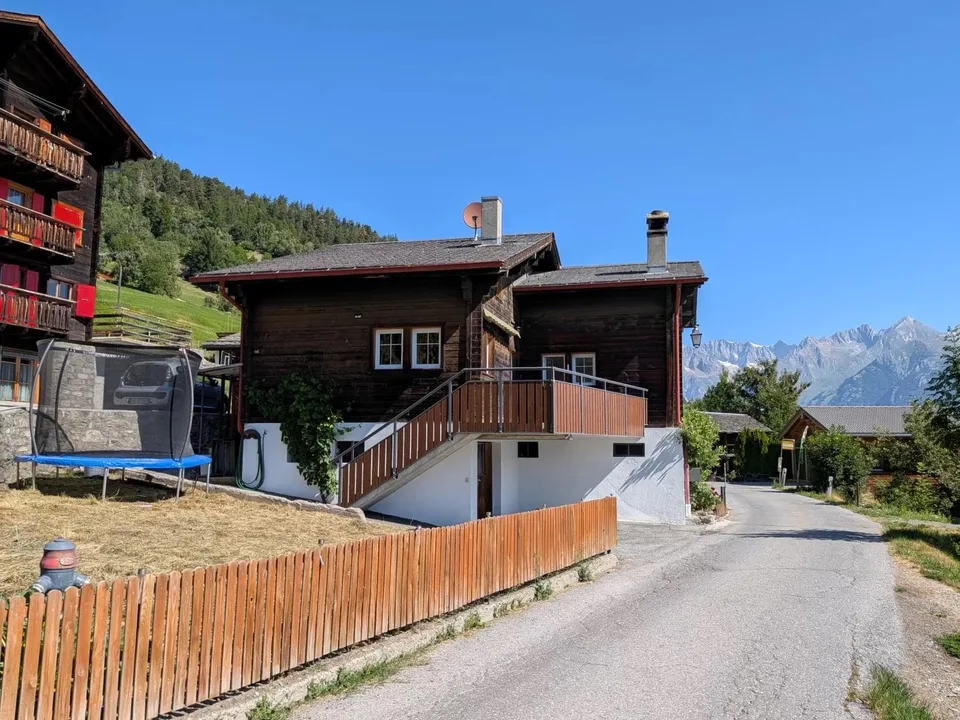 Casa unifamiliare con stalla a Zeneggen