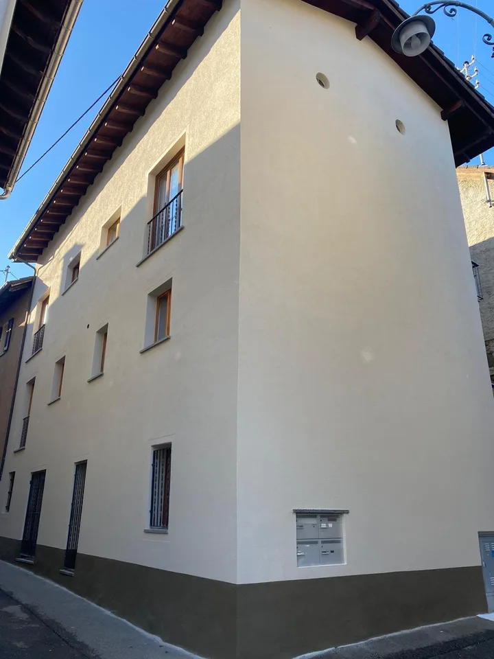 Gebäude mit 4 Wohneinheiten im Zentrum von Losone/ Vendesi palazzin...