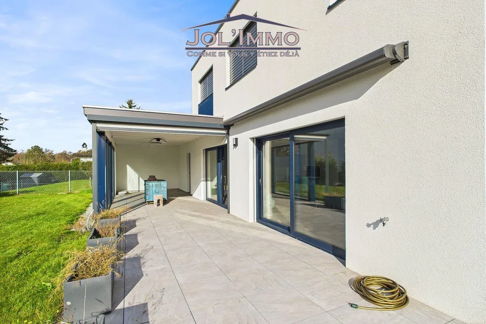 Magnifica casa moderna con vista aperta ad Alle