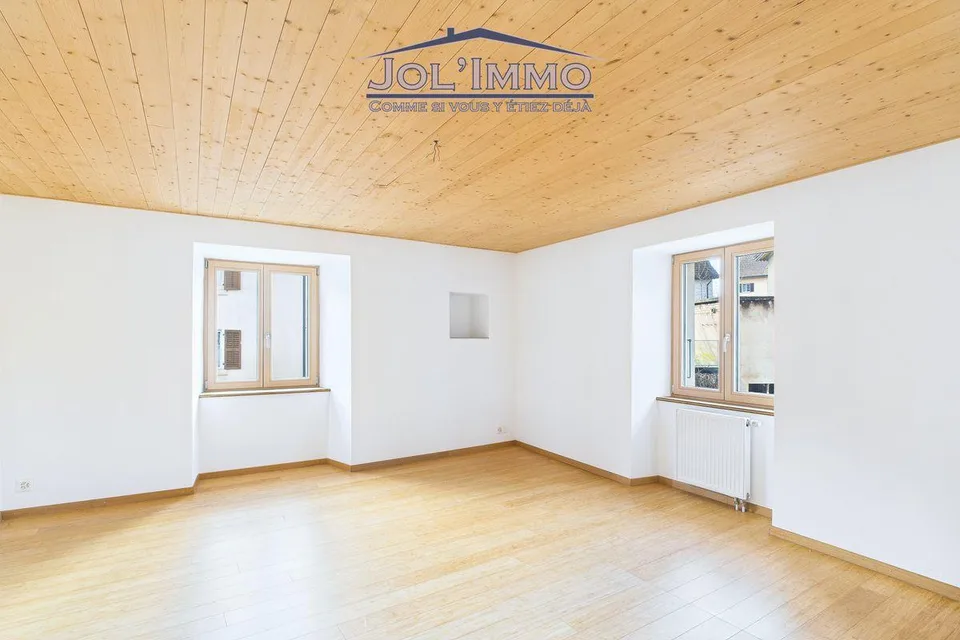 Petit immeuble rénové - 3 appartements à Vendlincourt