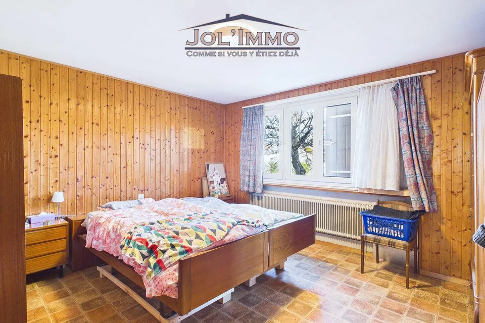 Maison individuelle avec beau potentiel dans quartier calme à Courr...