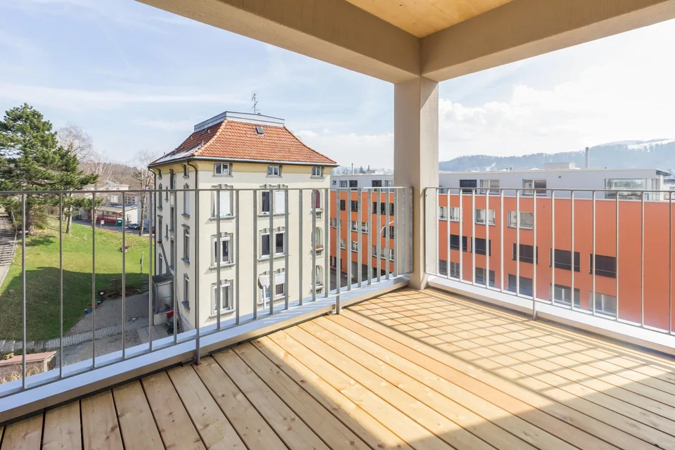 Helle 3.5-Zimmer mit Balkon zu vermieten