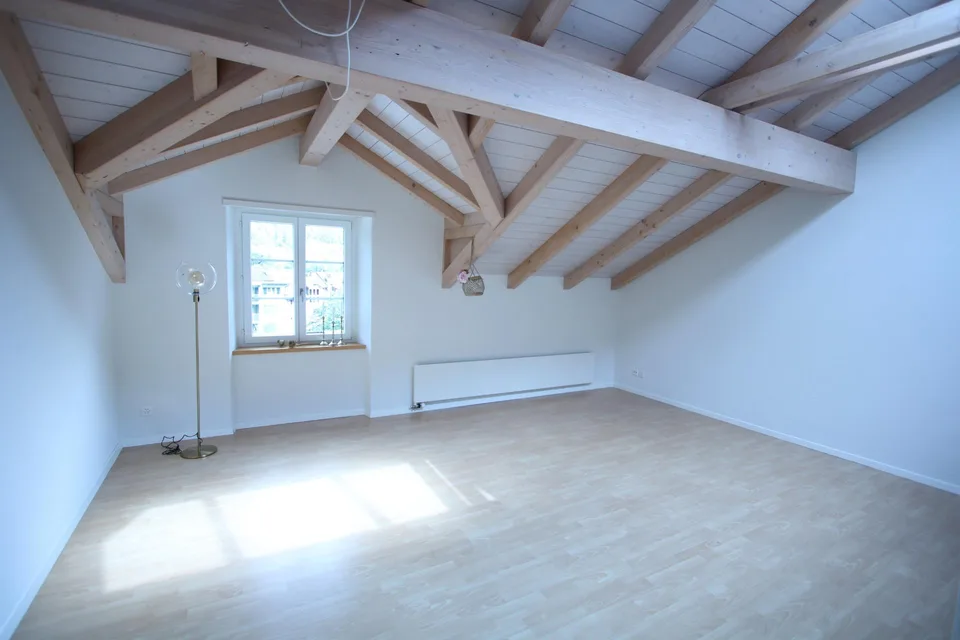 Charmante 2.5-Zimmer-Dachwohnung mit viel Charakter