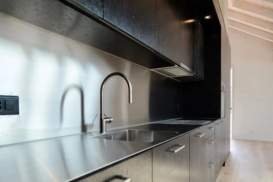 Affascinante loft di 3,5 locali all'ultimo piano a Toffen – disponibile per l'affitto da novembre 2026